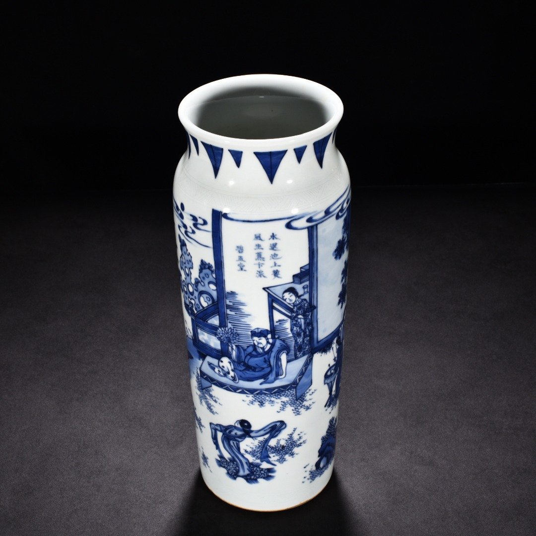 Ming Dynasty Chongzhen blue and white vase with character and story patterns