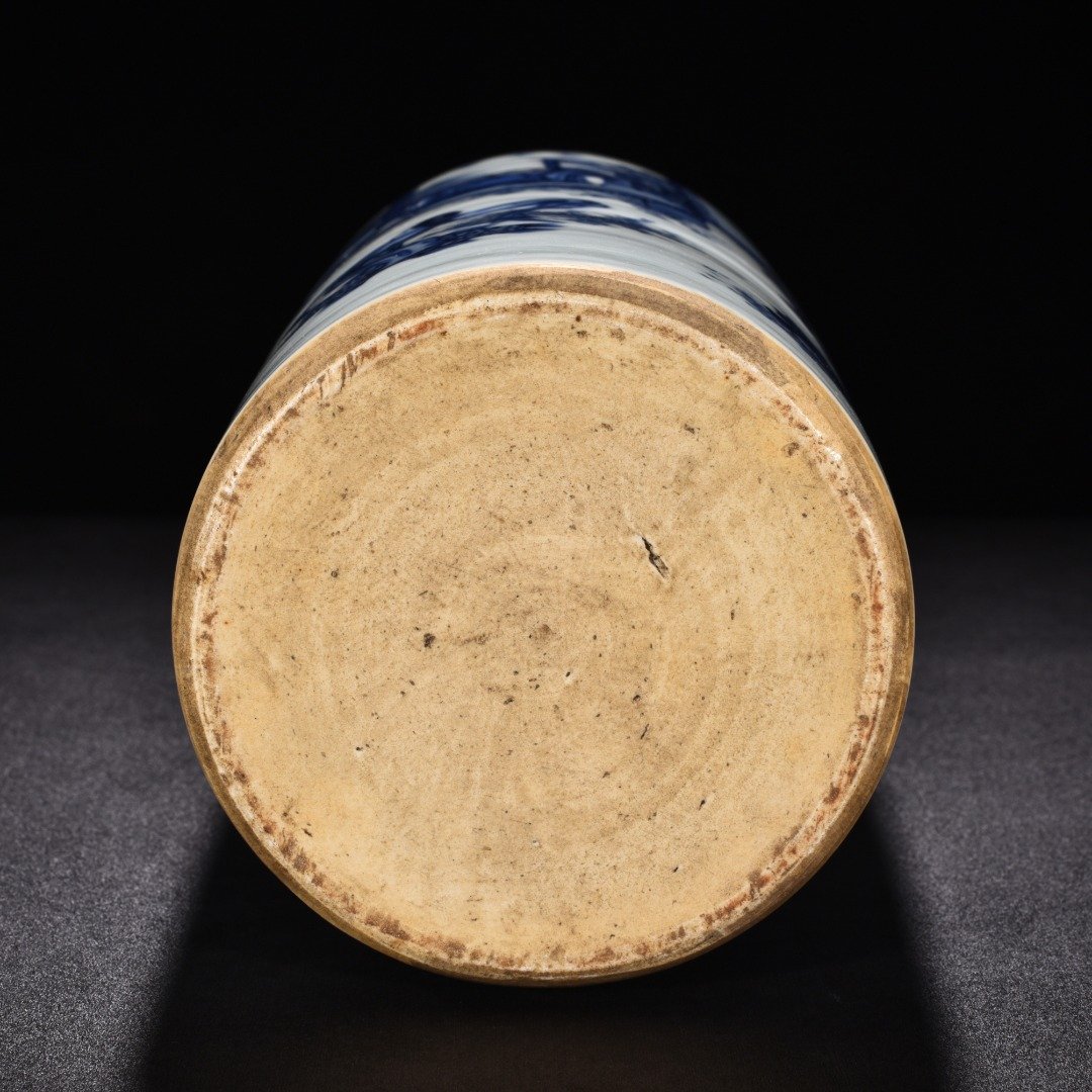 Ming Dynasty Chongzhen blue and white vase with character and story patterns