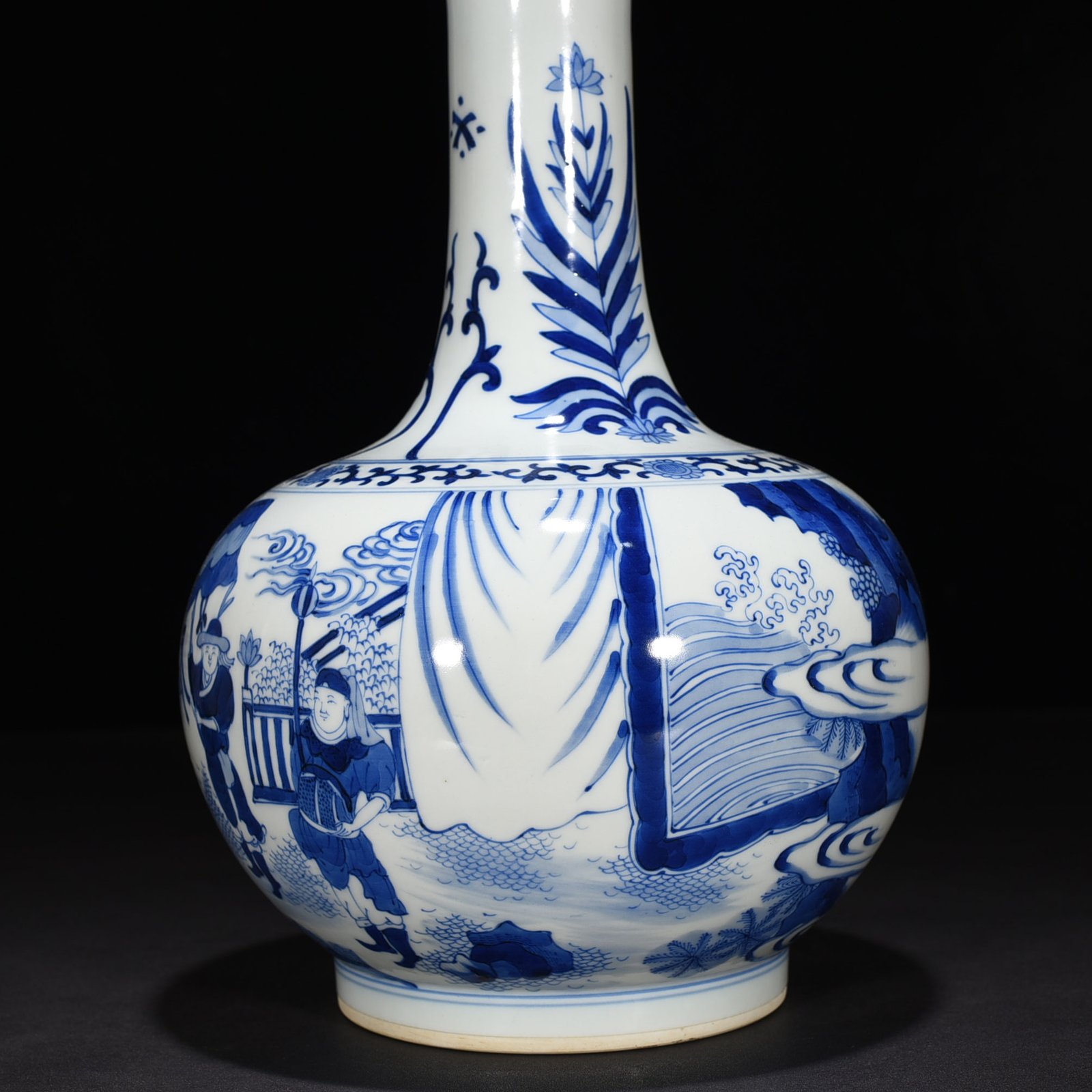 Ming Dynasty Chongzhen blue and white character story pattern flask