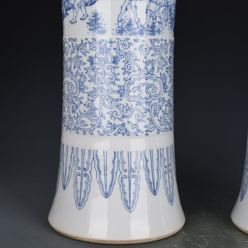 Ming Dynasty Chongzhen blue and white flower vase depicting characters