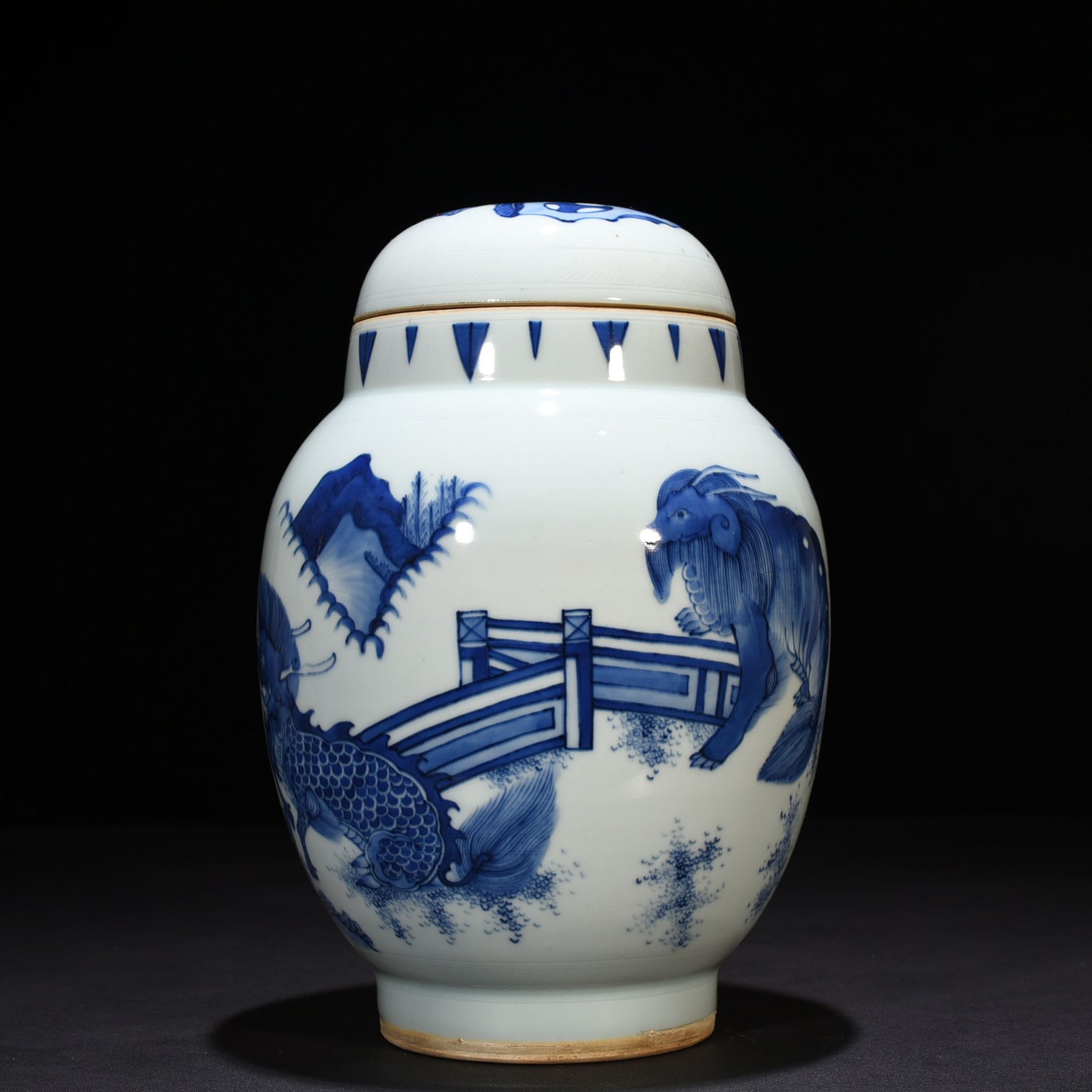 Ming Dynasty Chongzhen blue and white banana unicorn pattern lotus seed jar