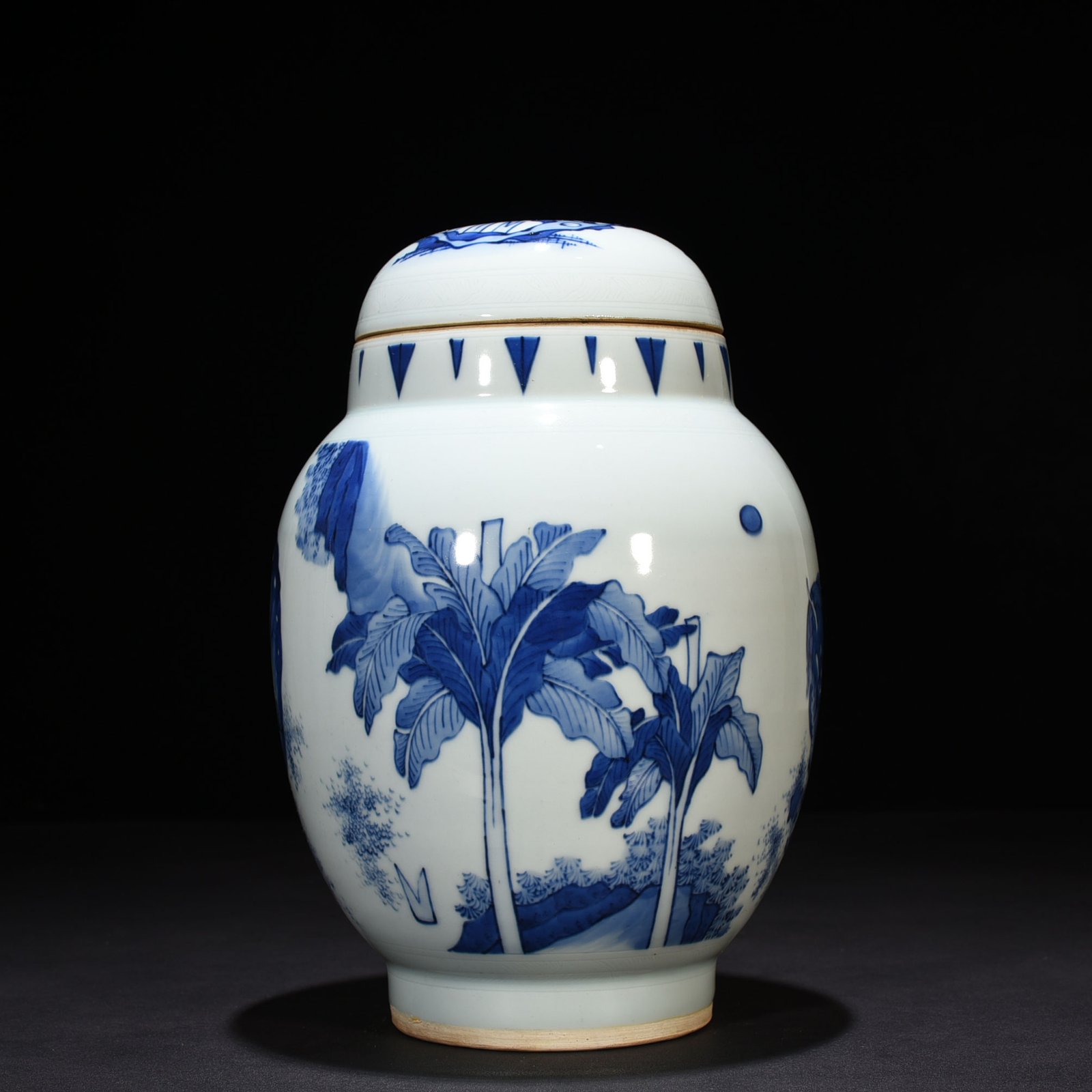 Ming Dynasty Chongzhen blue and white banana unicorn pattern lotus seed jar