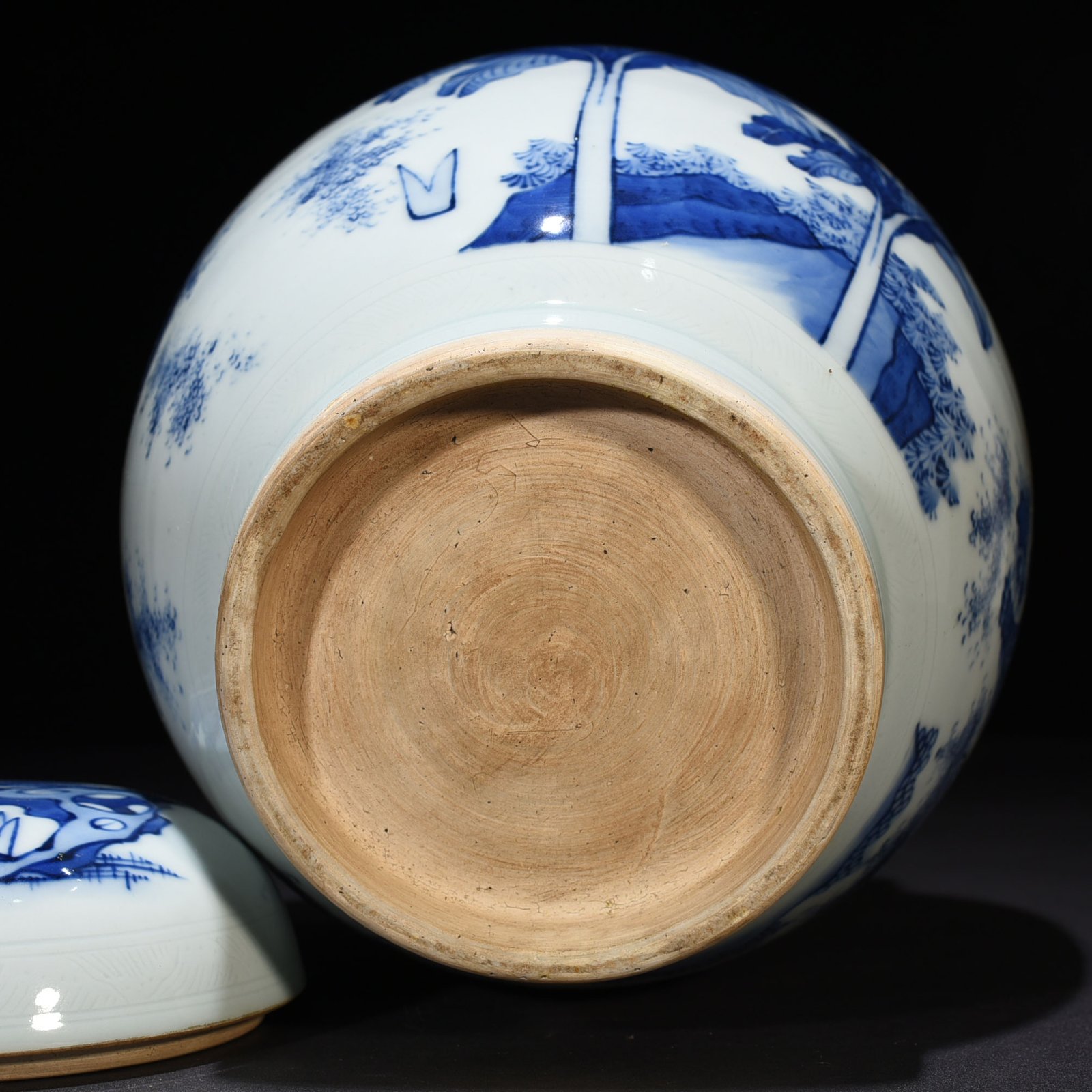 Ming Dynasty Chongzhen blue and white banana unicorn pattern lotus seed jar