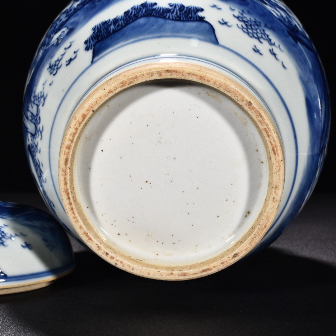 Ming Dynasty Chongzhen blue and white unicorn presenting a child with figure pattern lid jar