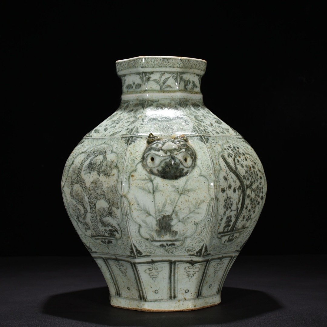 Ming Dynasty Jianwen blue and white pine bamboo and plum pattern animal ear octagonal jar