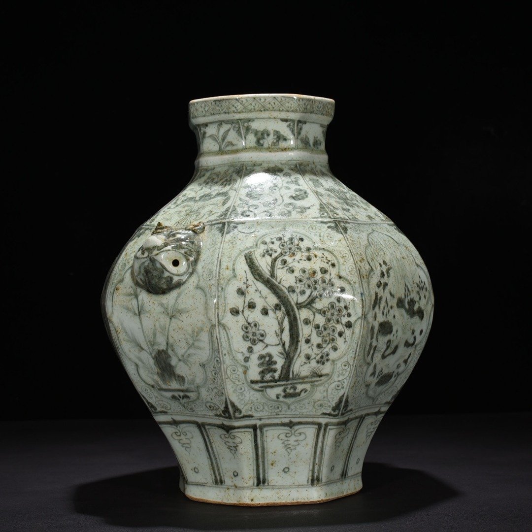 Ming Dynasty Jianwen blue and white pine bamboo and plum pattern animal ear octagonal jar