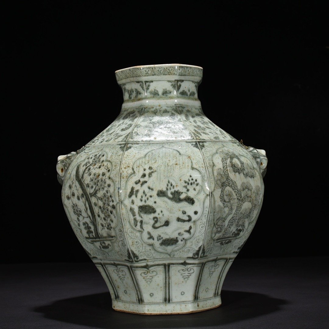 Ming Dynasty Jianwen blue and white pine bamboo and plum pattern animal ear octagonal jar