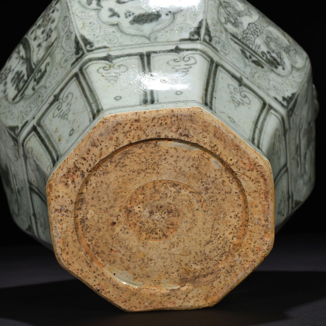 Ming Dynasty Jianwen blue and white pine bamboo and plum pattern animal ear octagonal jar