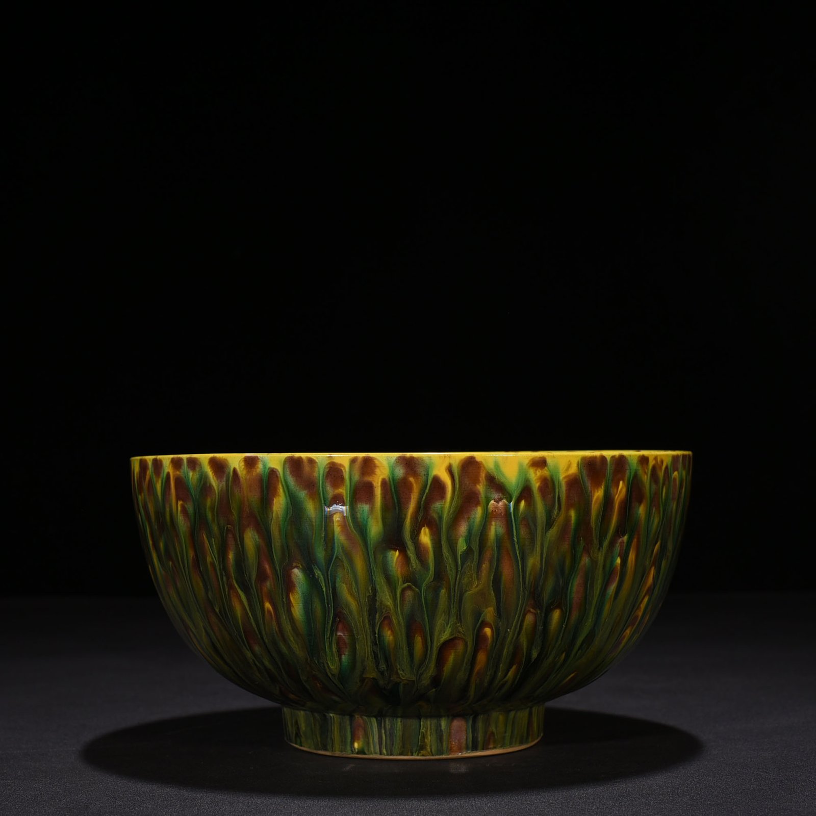 Ming Dynasty Hongzhi three-color spotted Arhat bowl