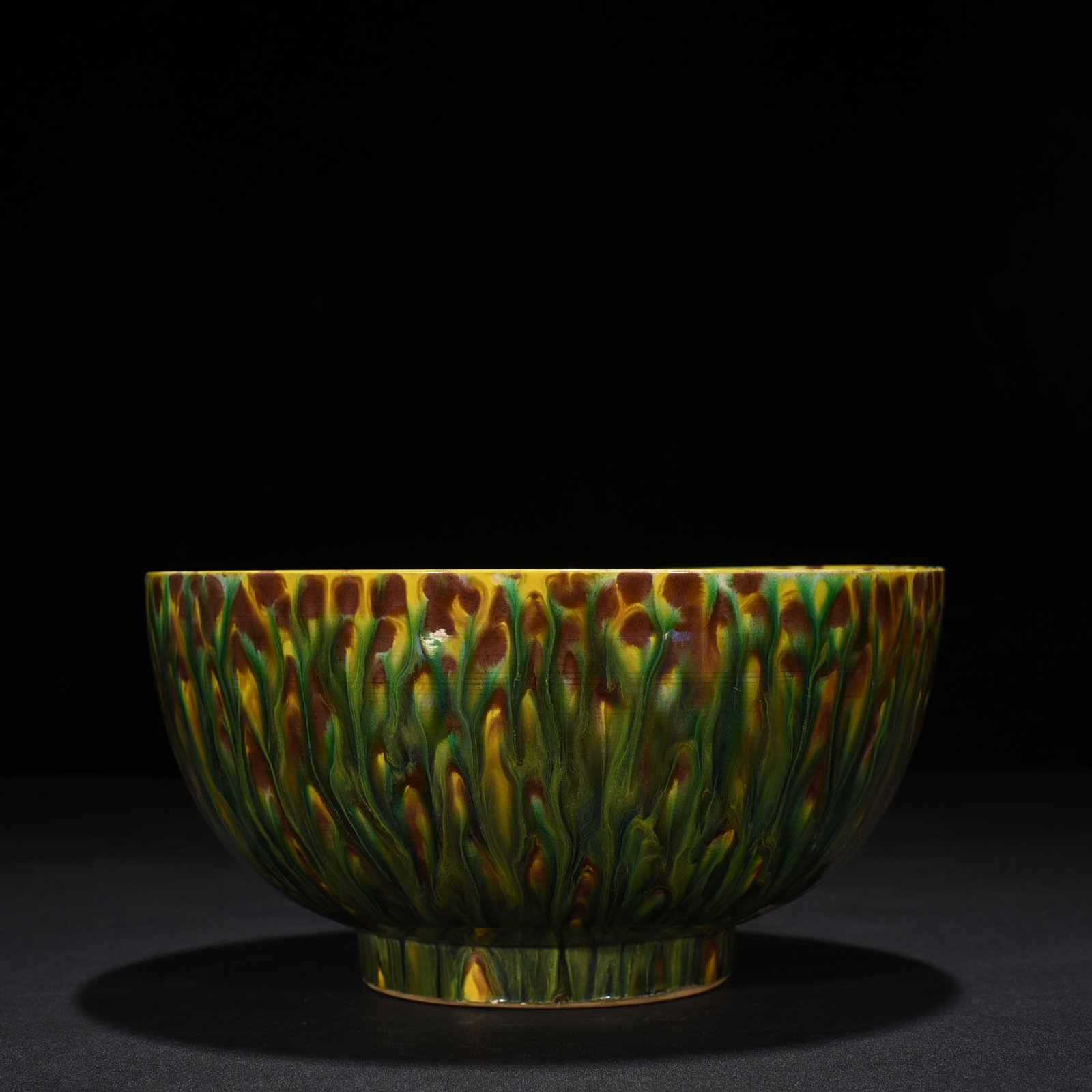 Ming Dynasty Hongzhi three-color spotted Arhat bowl