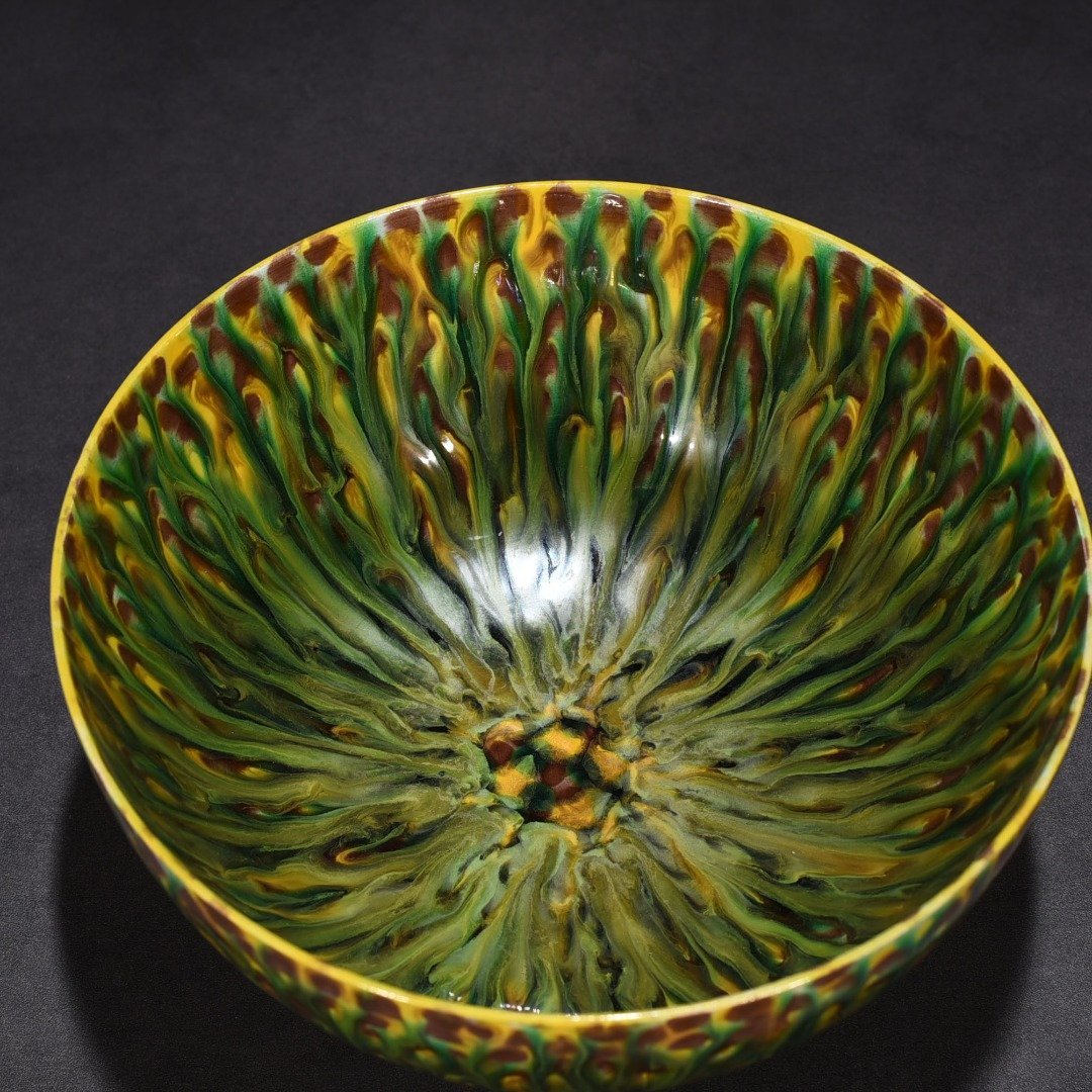 Ming Dynasty Hongzhi three-color spotted Arhat bowl