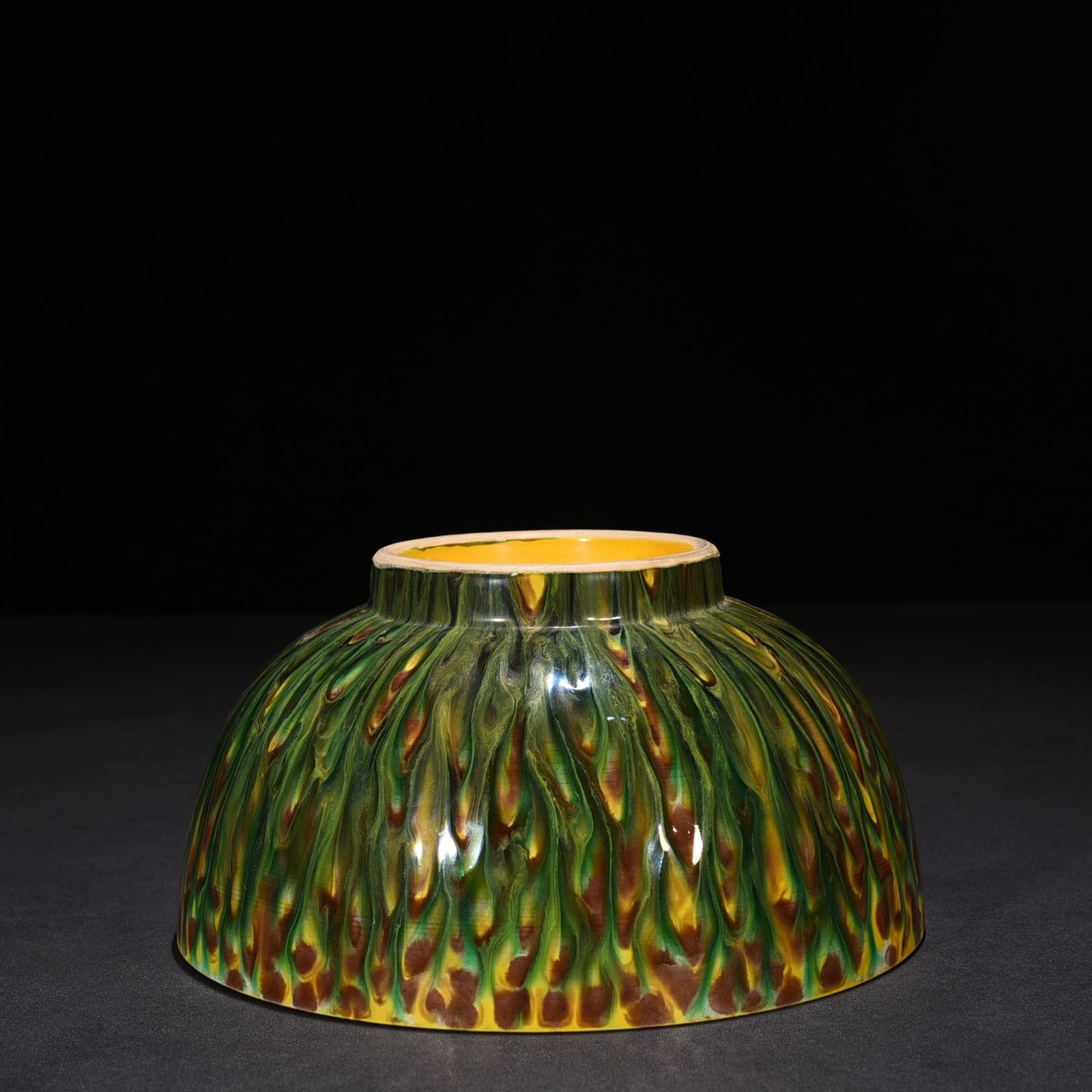 Ming Dynasty Hongzhi three-color spotted Arhat bowl