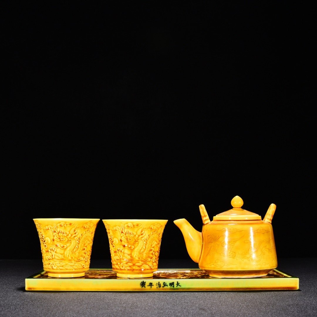 Ming Dynasty Hongzhi delicate yellow glaze nine-dragon pattern set cup