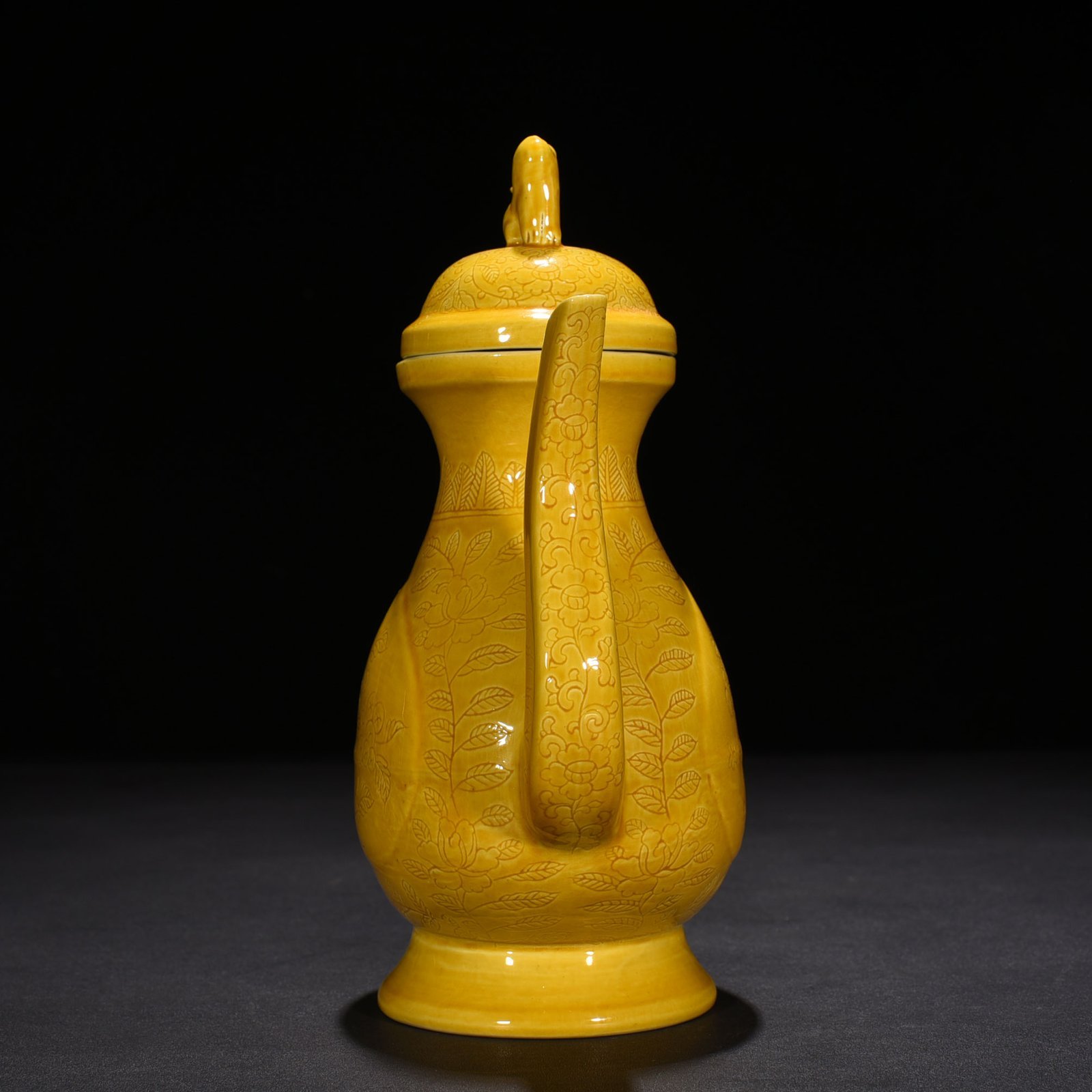 Ming Dynasty Hongzhi delicate yellow glaze engraved apricot round ewer