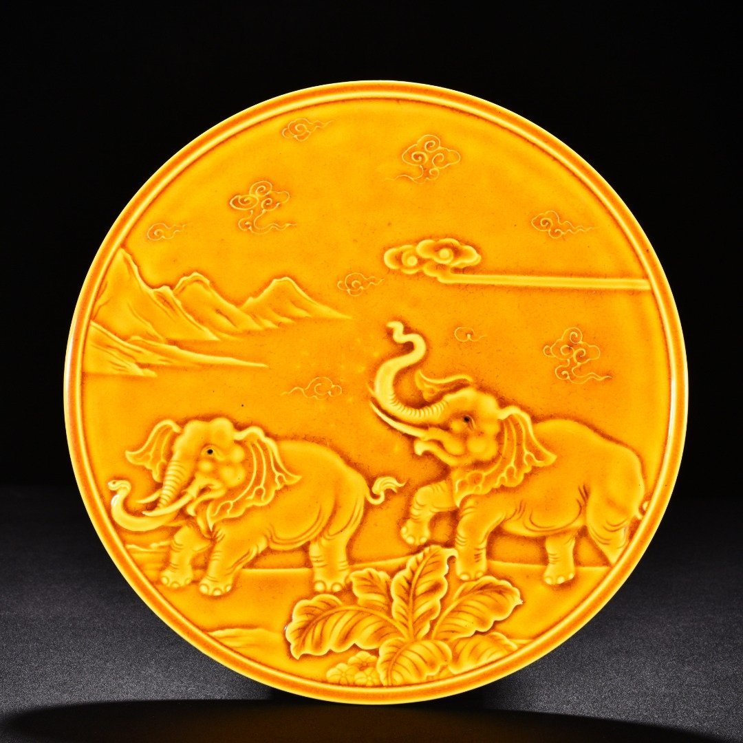Ming Dynasty Hongzhi delicate yellow glaze Taiping elephant wall screen tea tray
