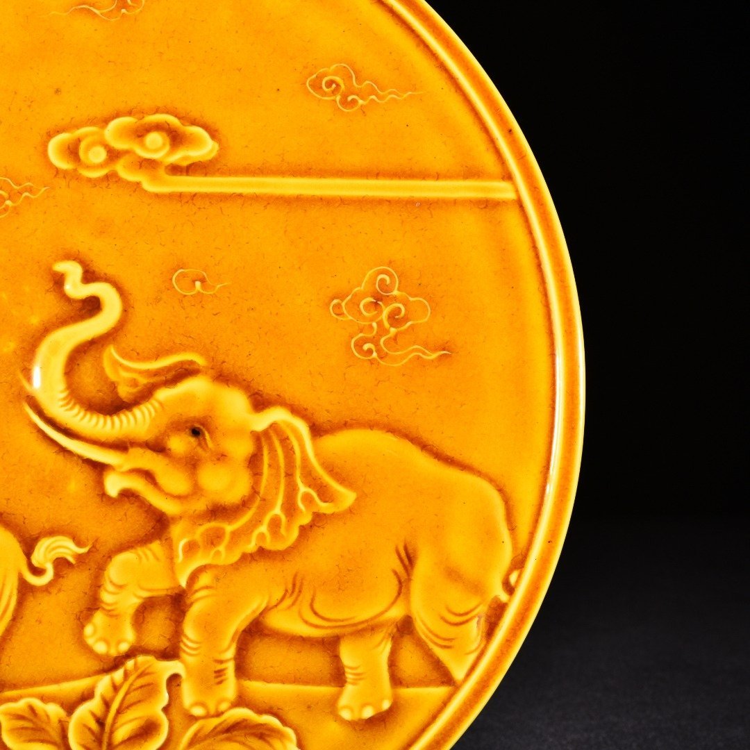 Ming Dynasty Hongzhi delicate yellow glaze Taiping elephant wall screen tea tray
