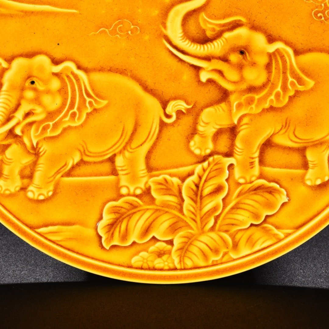 Ming Dynasty Hongzhi delicate yellow glaze Taiping elephant wall screen tea tray