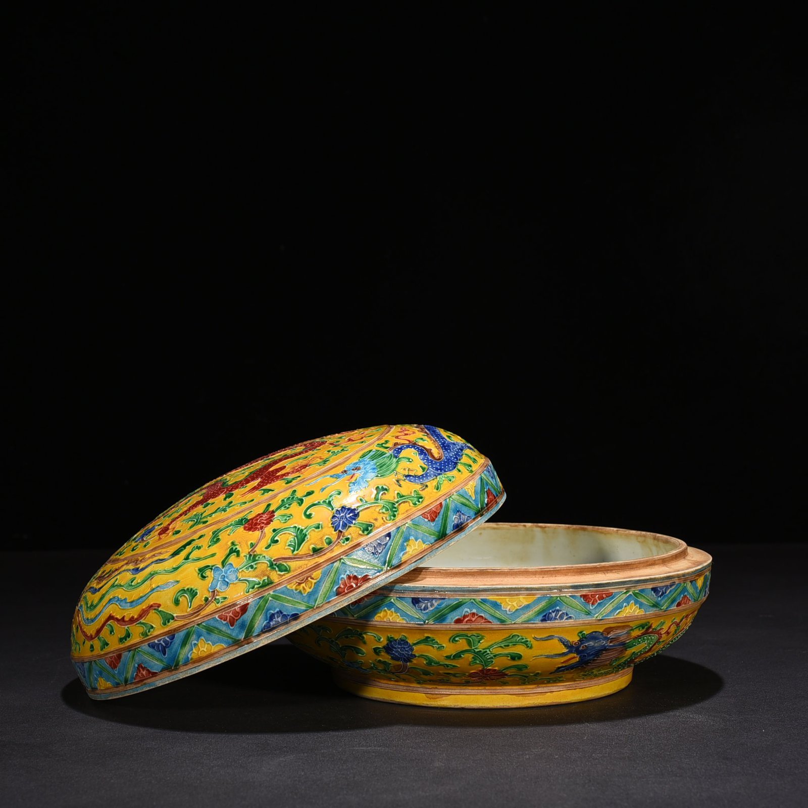 Ming Dynasty Hongzhi delicate yellow enamel fruit box with colorful dragon and phoenix