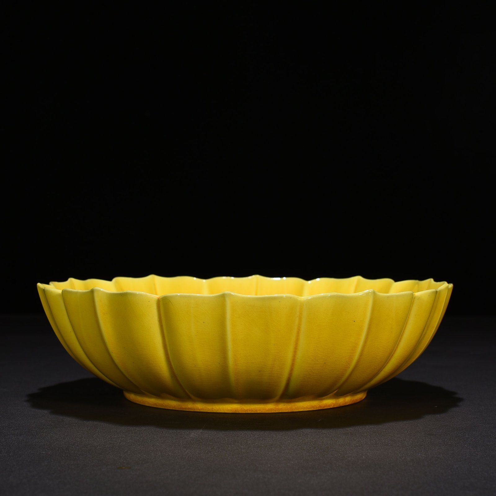 Ming Dynasty Hongzhi delicate yellow glaze lotus bowl
