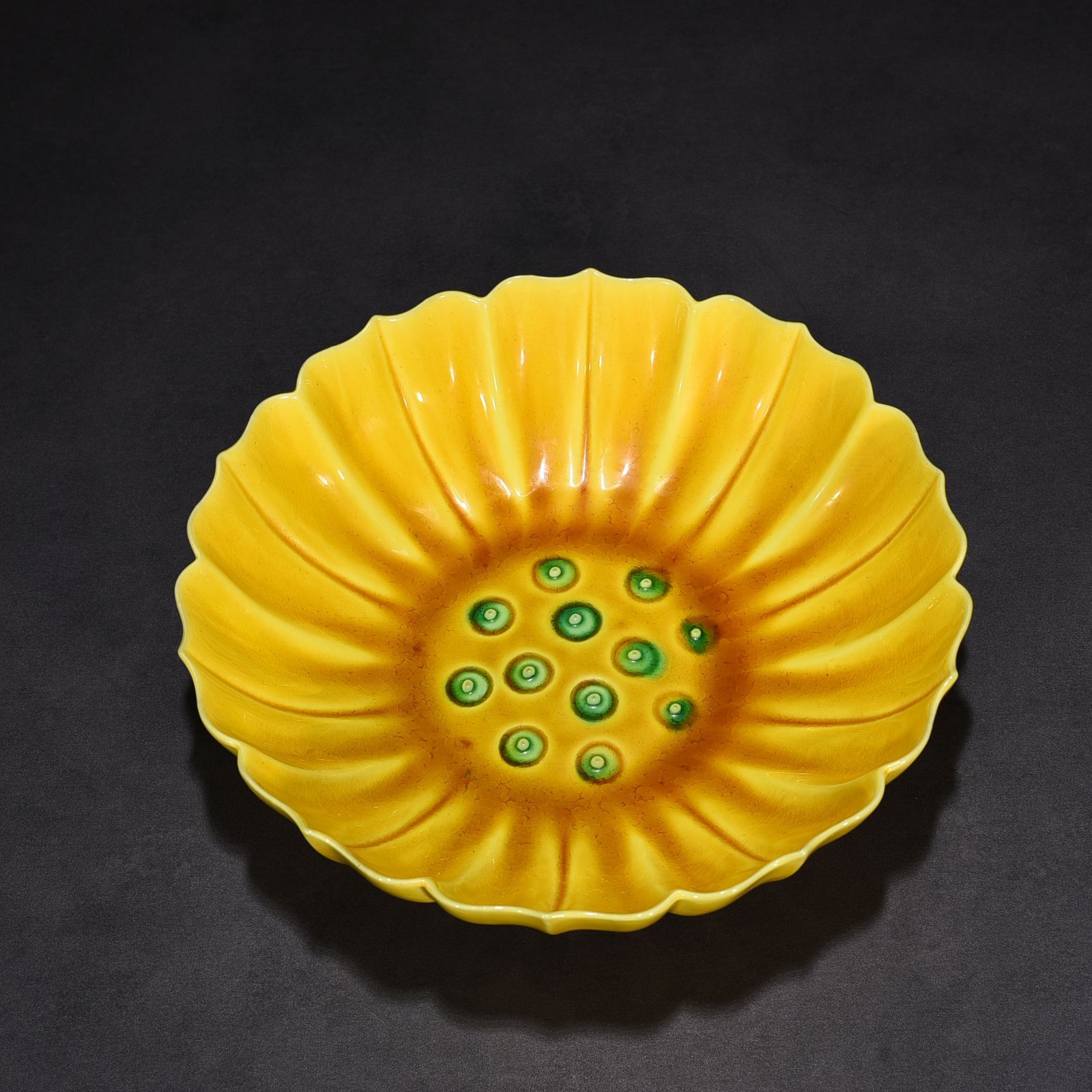Ming Dynasty Hongzhi delicate yellow glaze lotus bowl