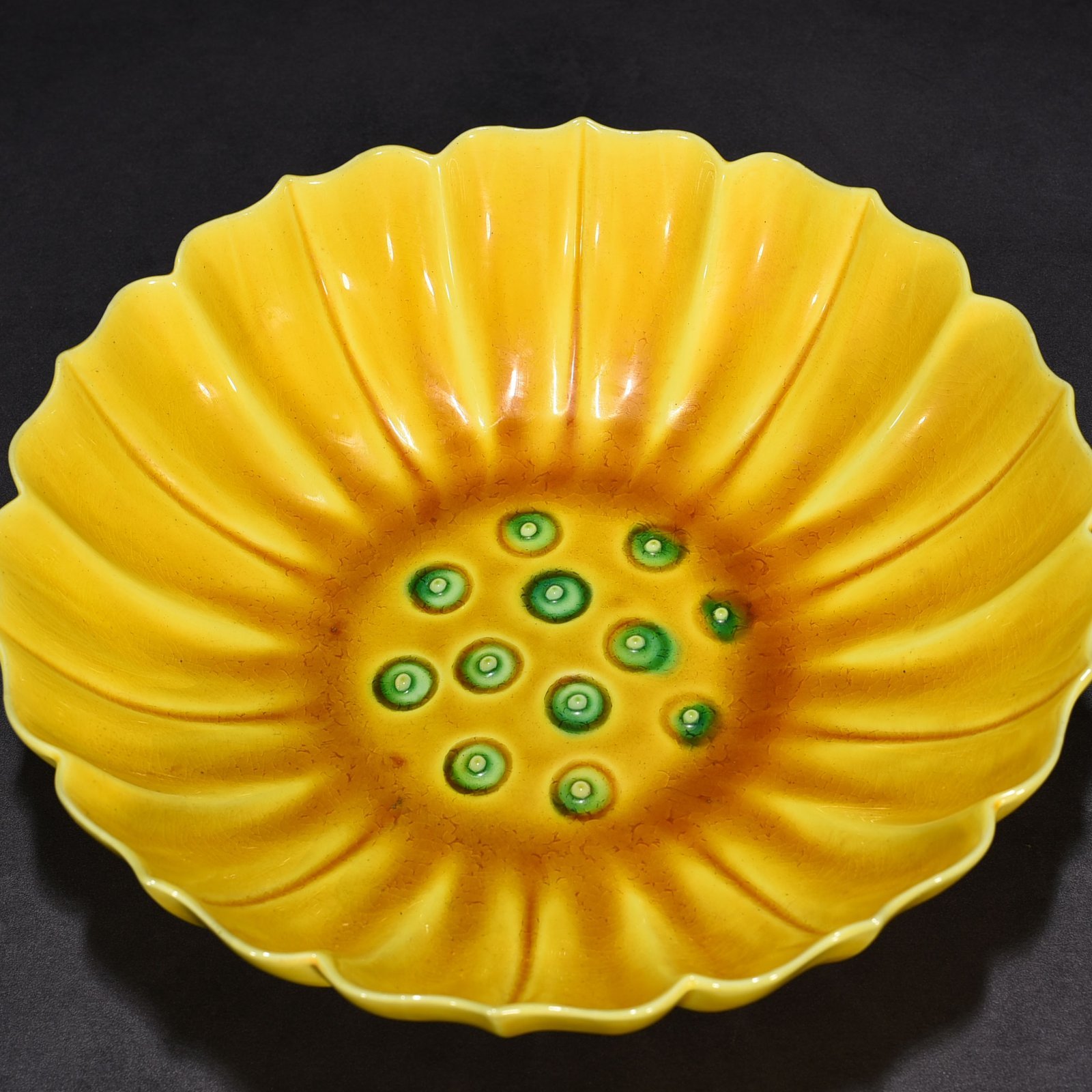 Ming Dynasty Hongzhi delicate yellow glaze lotus bowl