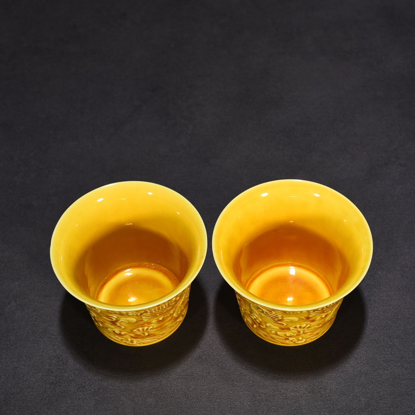 Ming Dynasty Hongzhi delicate yellow glaze carved dragon cup