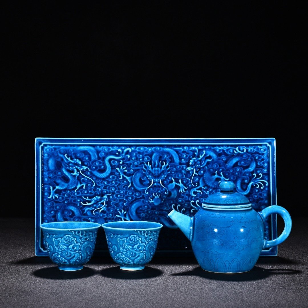 Ming Dynasty Hongzhi peacock blue glaze nine-dragon pattern set cup