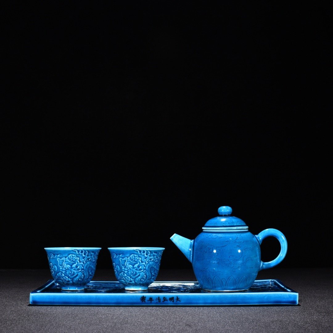 Ming Dynasty Hongzhi peacock blue glaze nine-dragon pattern set cup