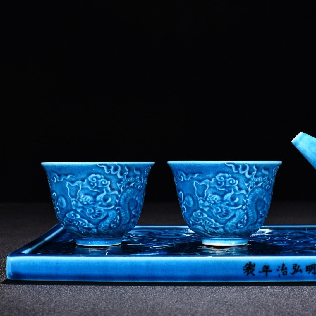 Ming Dynasty Hongzhi peacock blue glaze nine-dragon pattern set cup