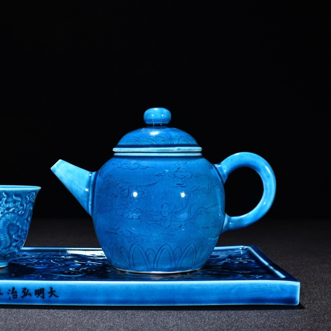 Ming Dynasty Hongzhi peacock blue glaze nine-dragon pattern set cup