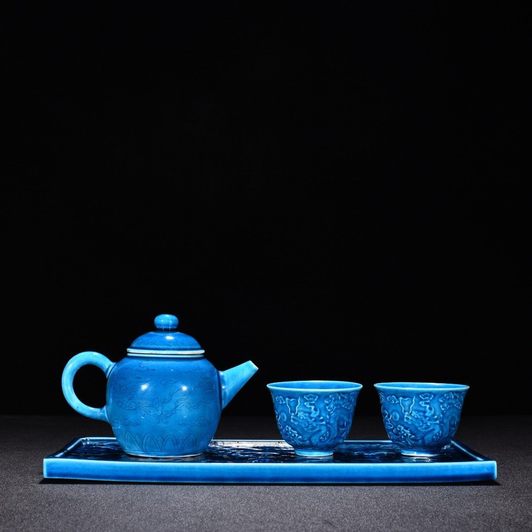 Ming Dynasty Hongzhi peacock blue glaze nine-dragon pattern set cup