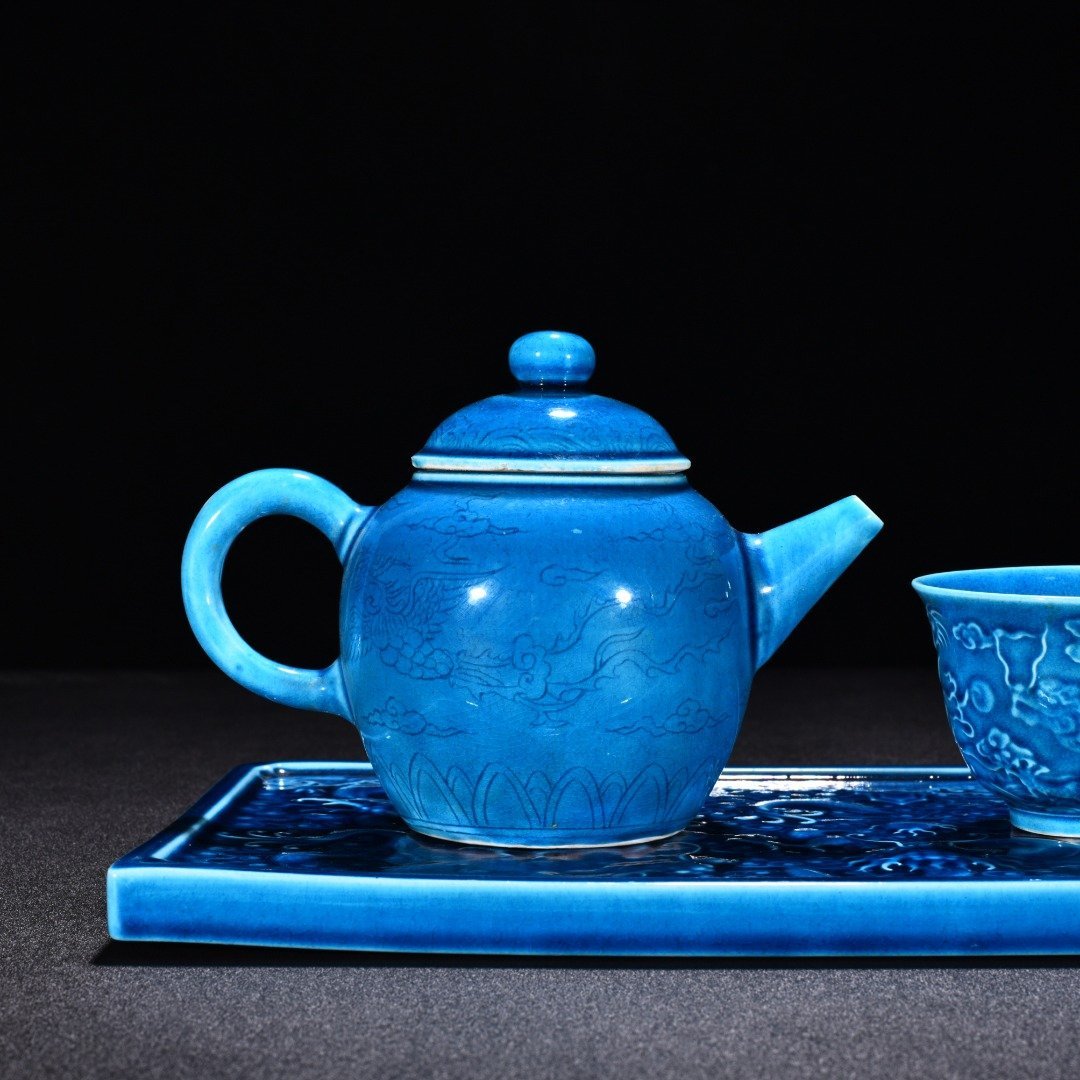 Ming Dynasty Hongzhi peacock blue glaze nine-dragon pattern set cup