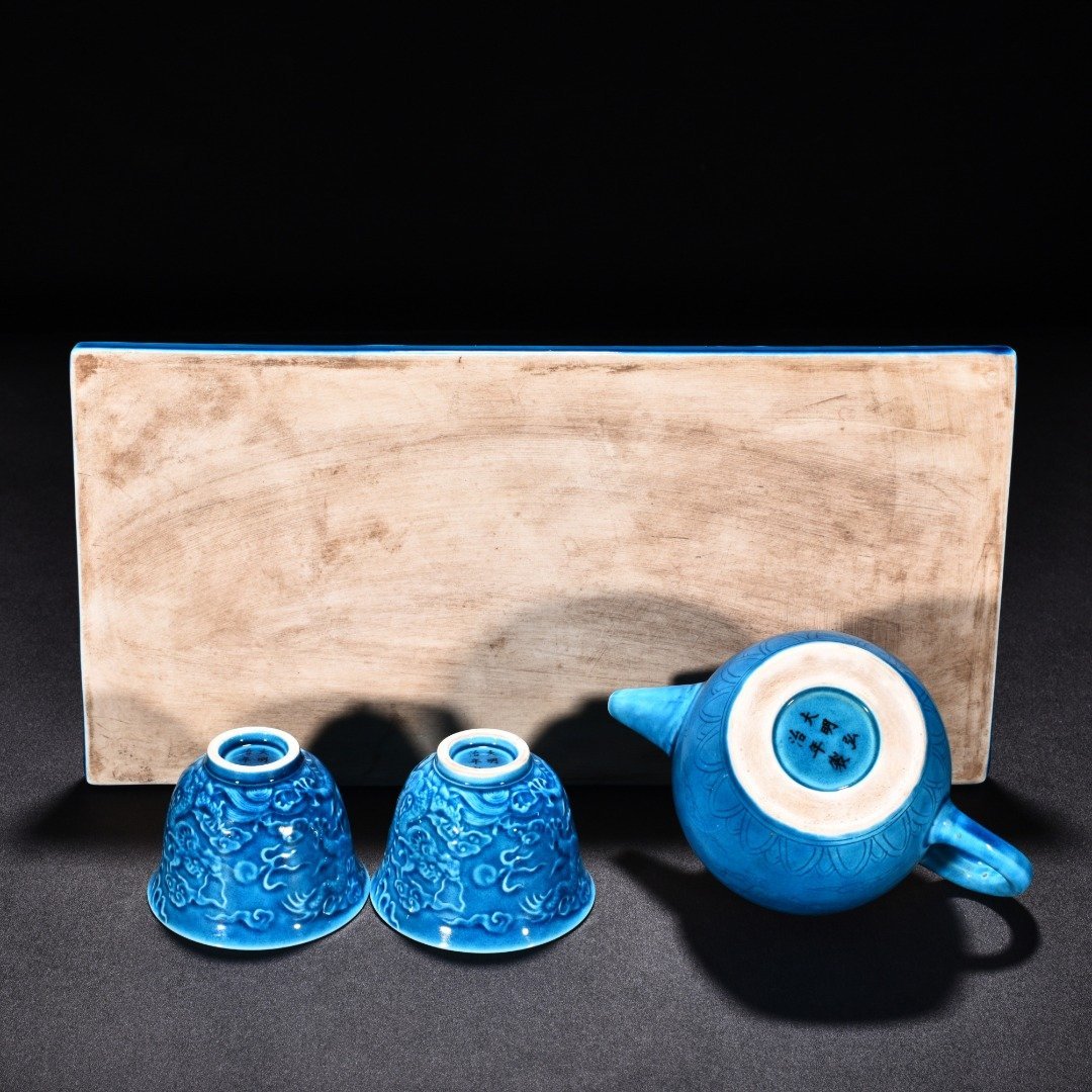 Ming Dynasty Hongzhi peacock blue glaze nine-dragon pattern set cup