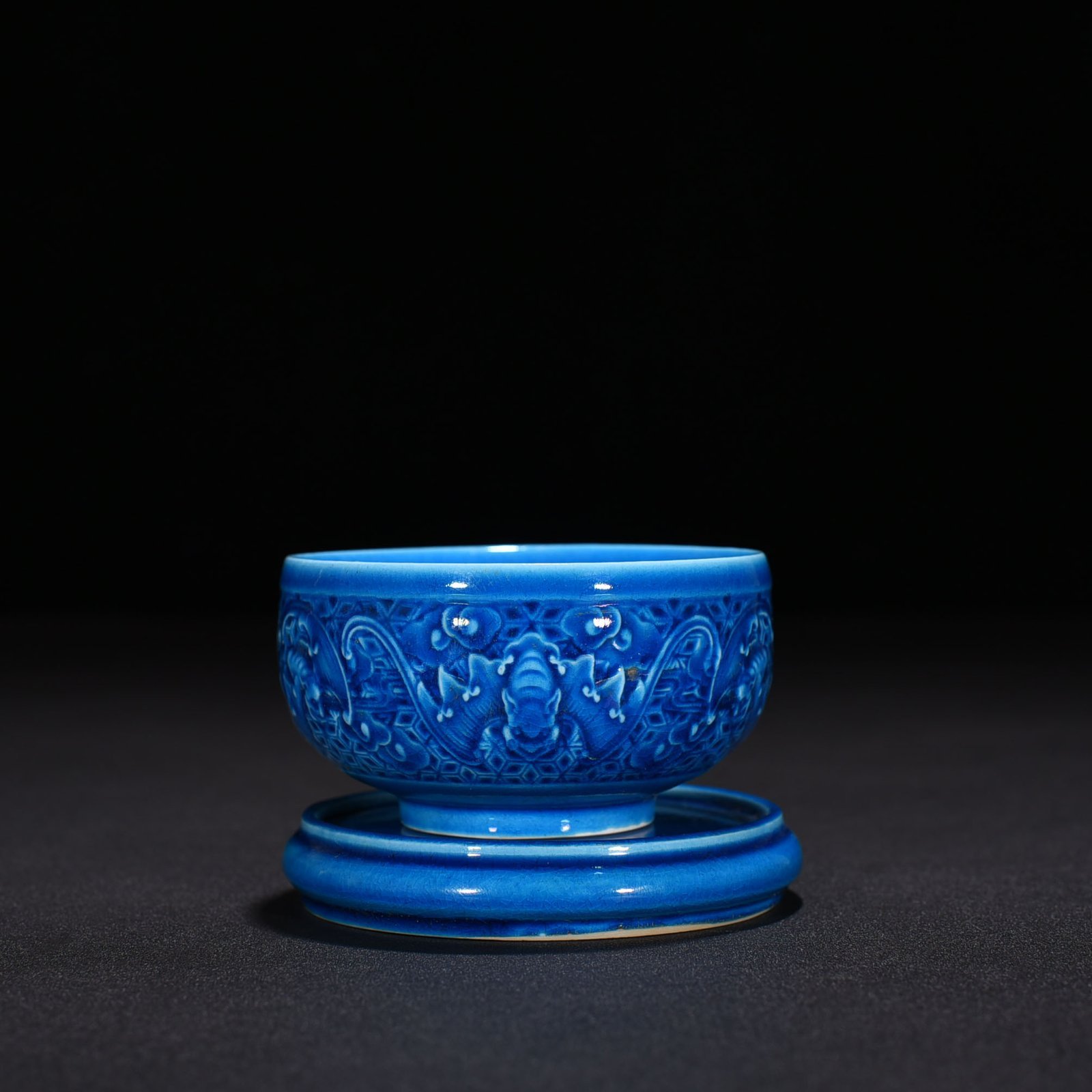 Ming Dynasty Hongzhi peacock blue glaze Wufu Xiangyun Cup