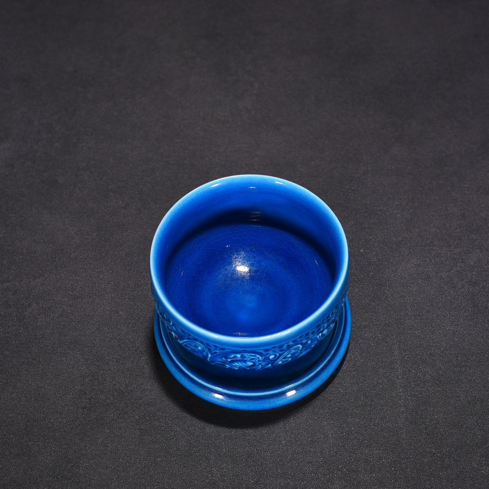 Ming Dynasty Hongzhi peacock blue glaze Wufu Xiangyun Cup