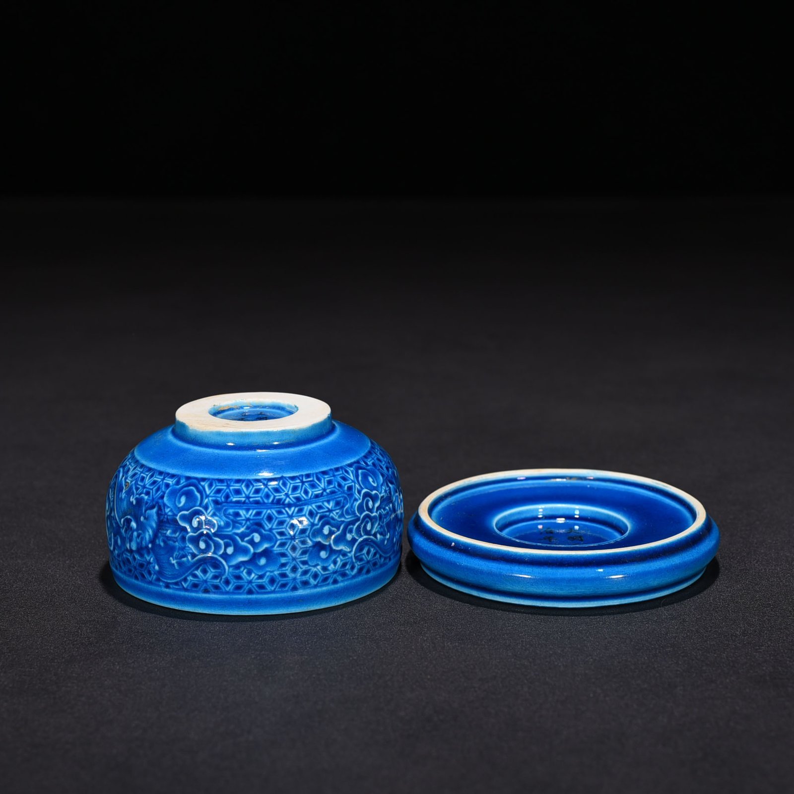 Ming Dynasty Hongzhi peacock blue glaze Wufu Xiangyun Cup