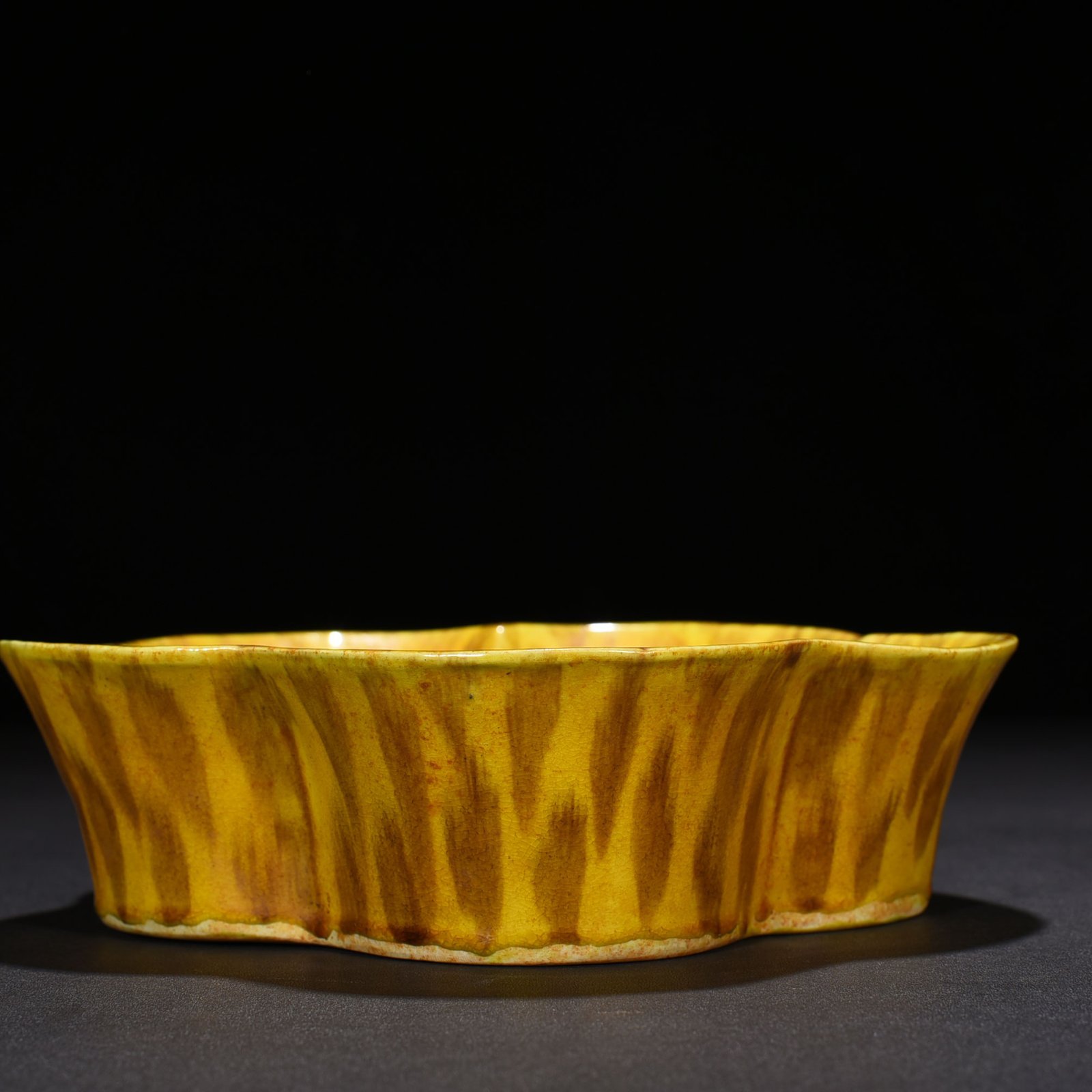 Ming Dynasty Hongzhi tiger spot glaze sunflower mouthwash