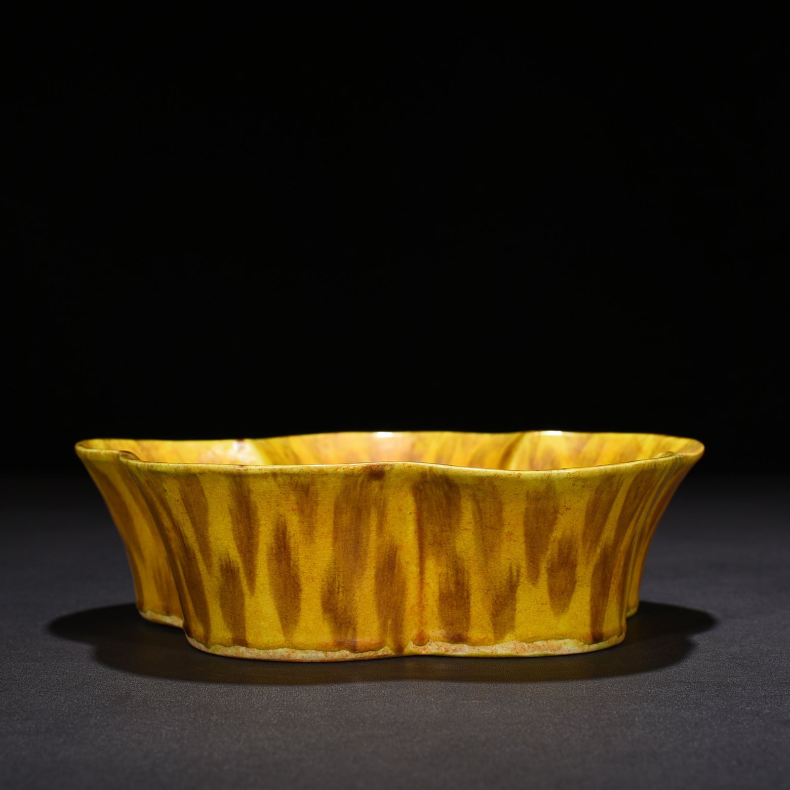 Ming Dynasty Hongzhi tiger spot glaze sunflower mouthwash