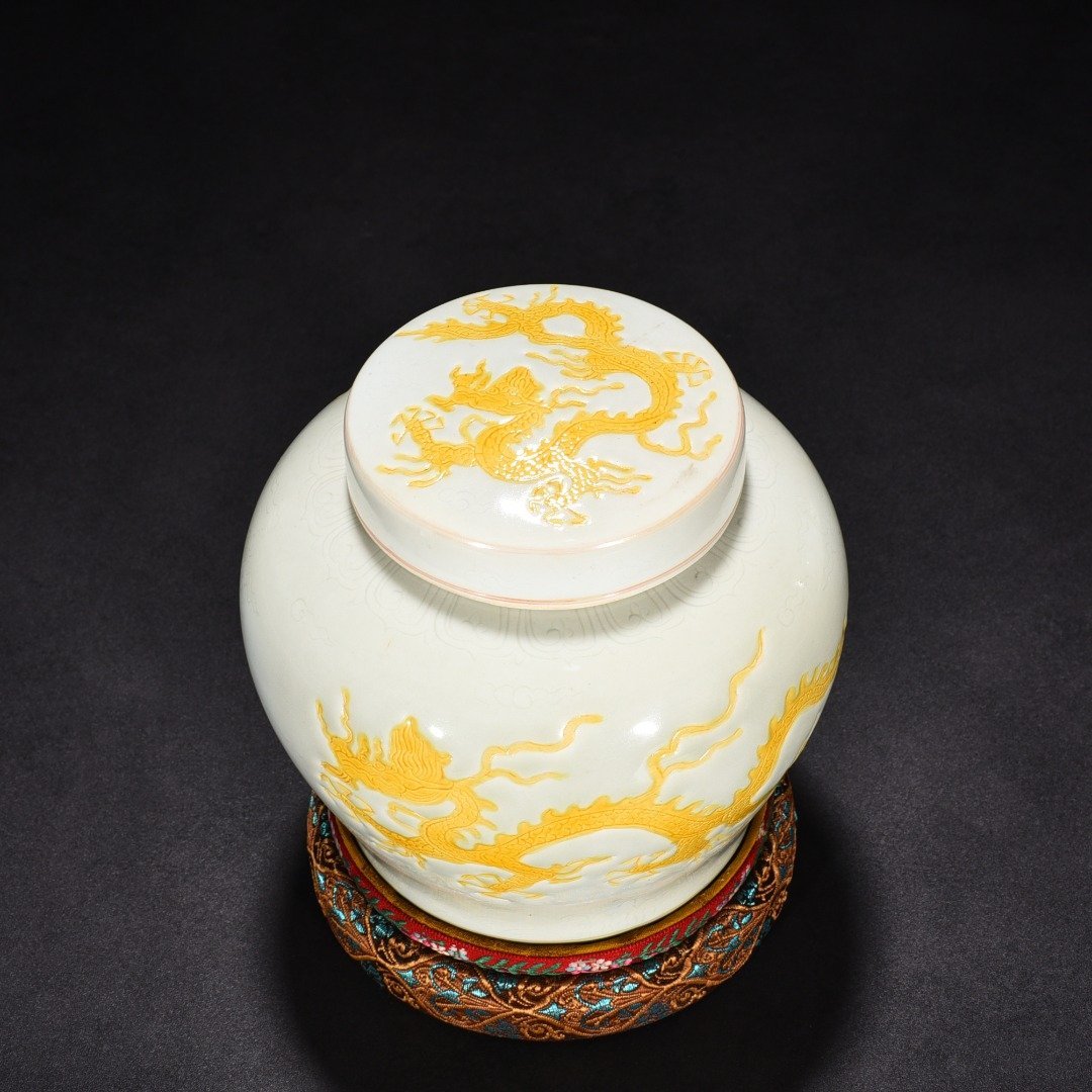 Ming Dynasty Hongzhi yellow glaze engraved cloud and dragon pattern lid jar