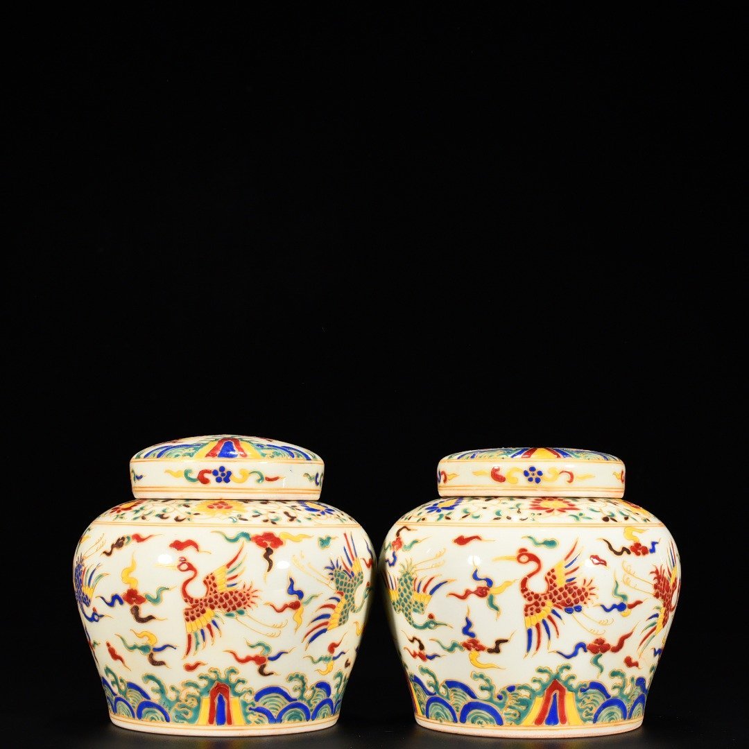 Ming Dynasty Chenghua five-color painted gold cloud and crane pattern lid jar