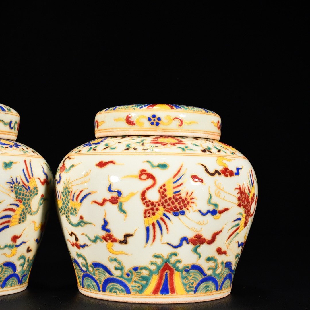 Ming Dynasty Chenghua five-color painted gold cloud and crane pattern lid jar