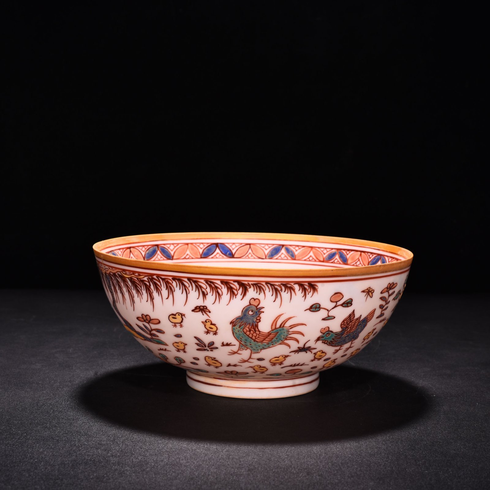 Ming Dynasty Chenghua multicolored gold-painted family portrait chicken pattern thin bowl