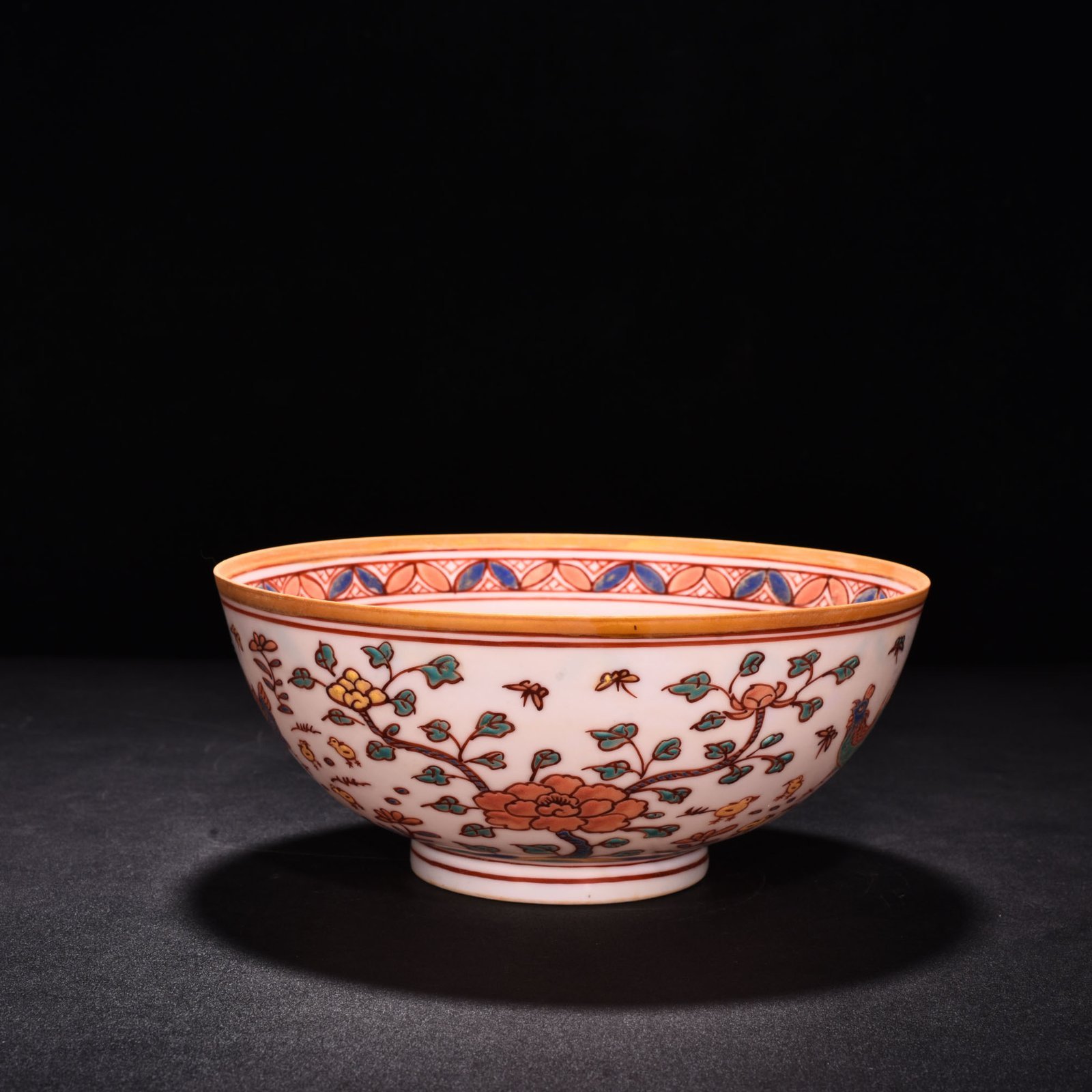 Ming Dynasty Chenghua multicolored gold-painted family portrait chicken pattern thin bowl