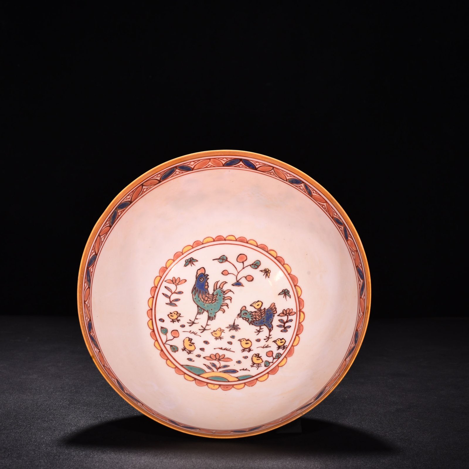 Ming Dynasty Chenghua multicolored gold-painted family portrait chicken pattern thin bowl