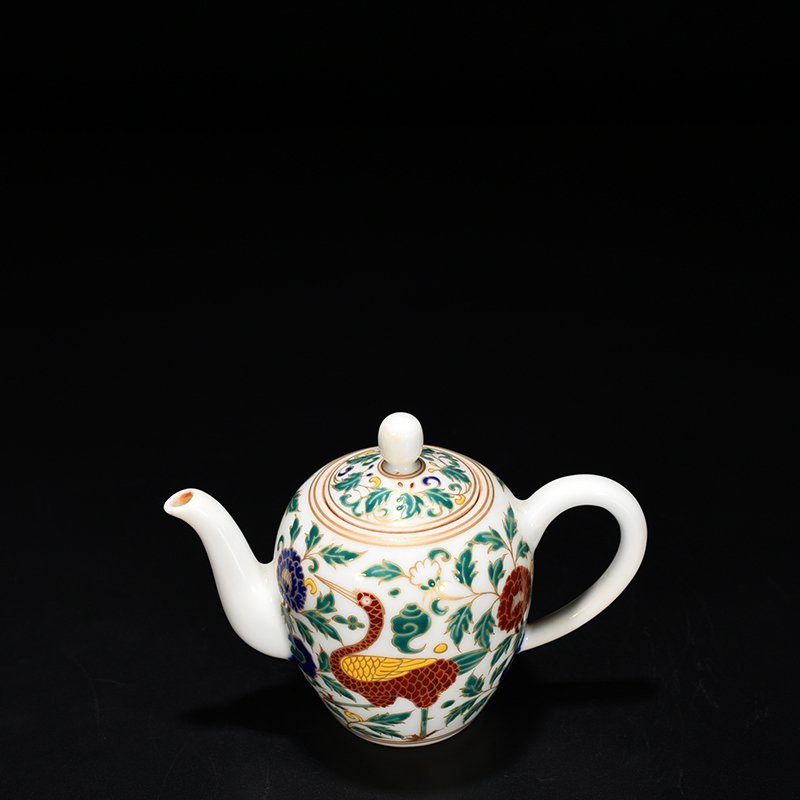 Ming Dynasty Chenghua multicolored gold-painted peacock and peony teapot