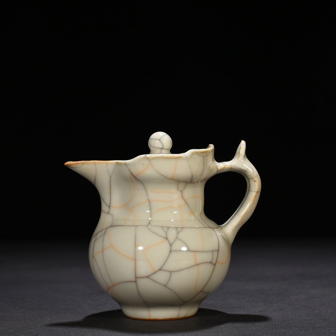 Ming Dynasty Chenghua Ge Kiln Monk Hat Pot