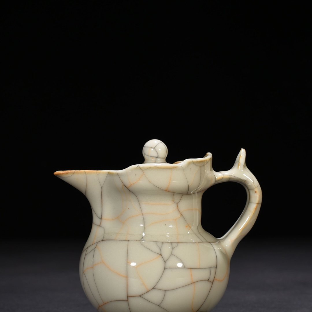 Ming Dynasty Chenghua Ge Kiln Monk Hat Pot
