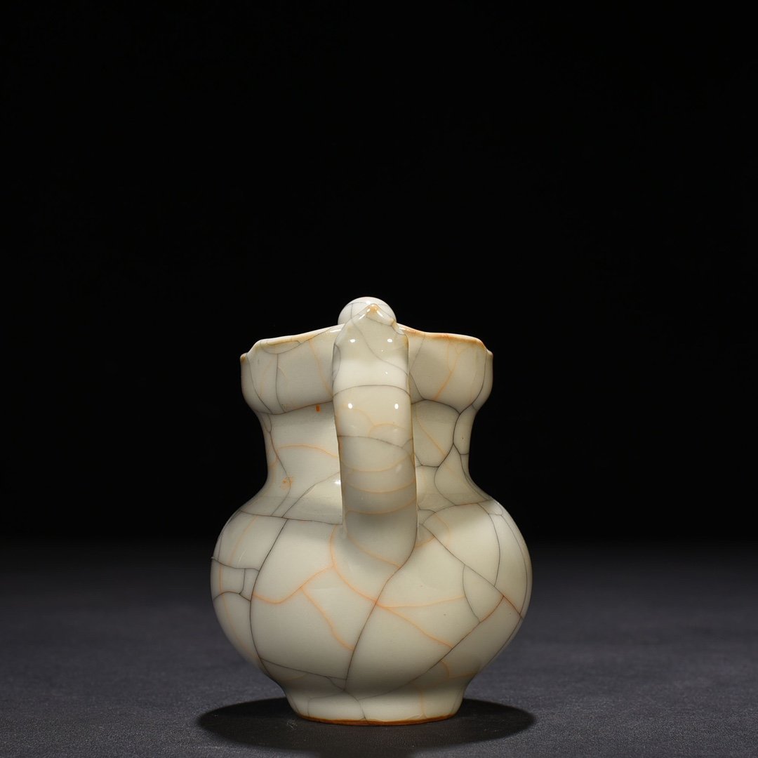 Ming Dynasty Chenghua Ge Kiln Monk Hat Pot
