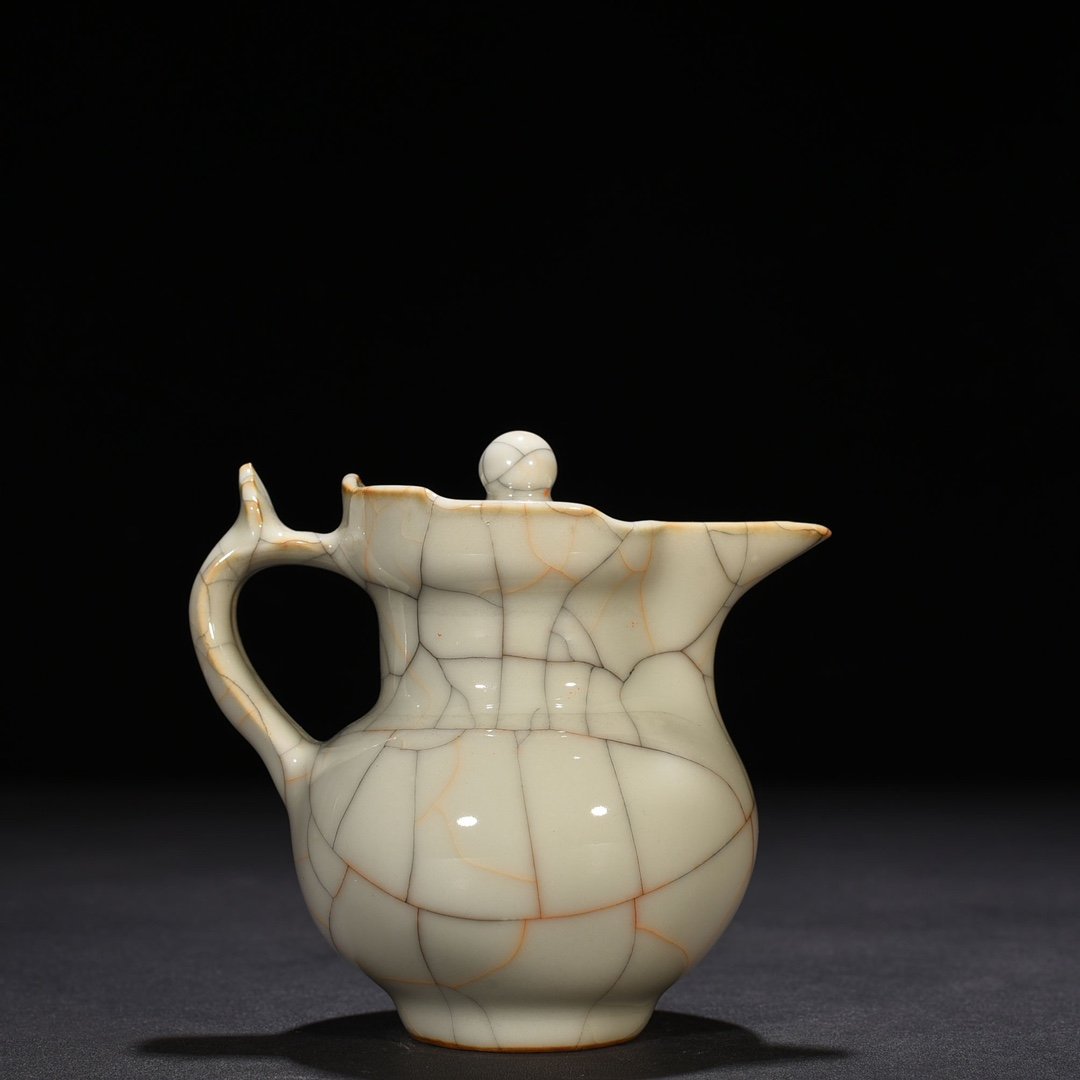 Ming Dynasty Chenghua Ge Kiln Monk Hat Pot