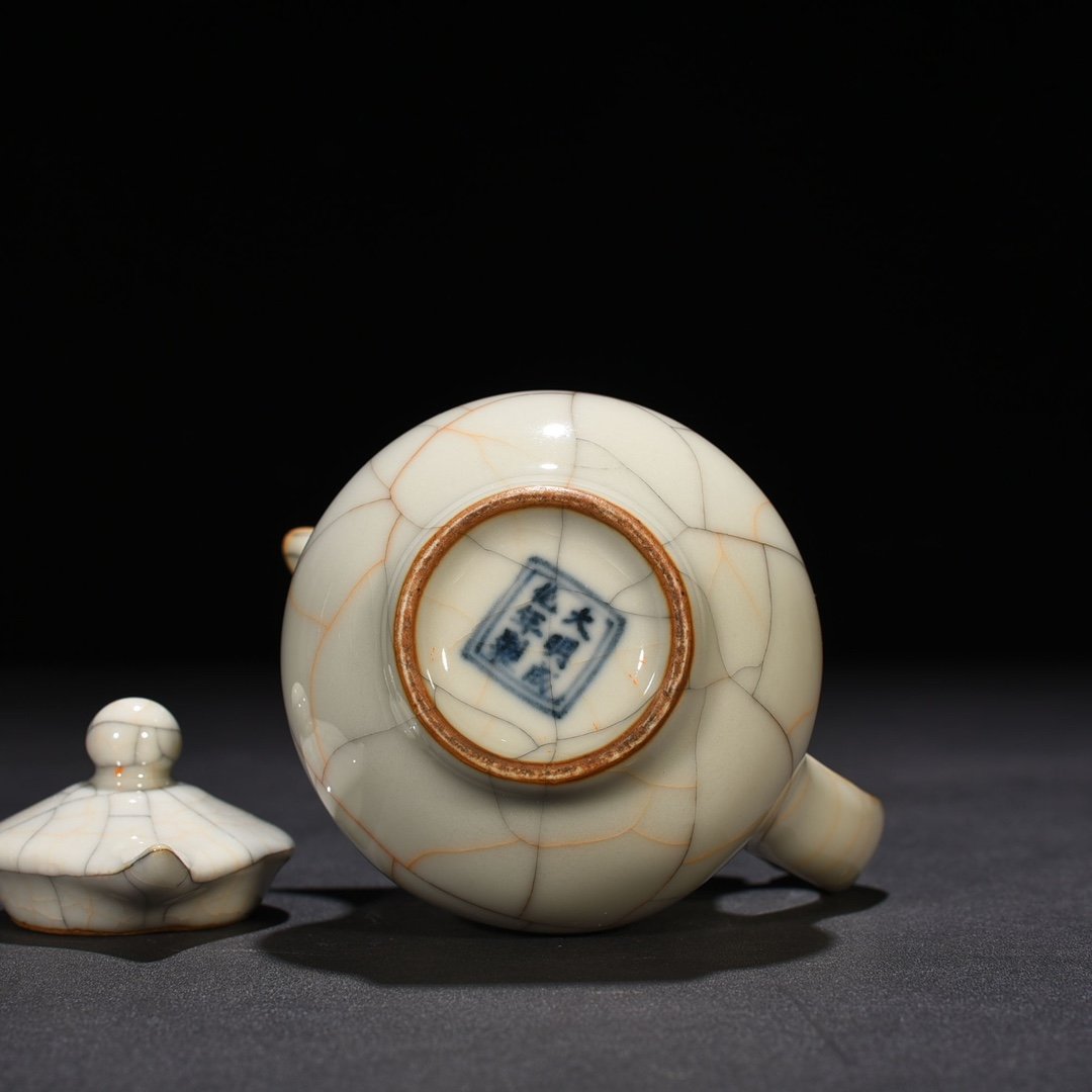 Ming Dynasty Chenghua Ge Kiln Monk Hat Pot